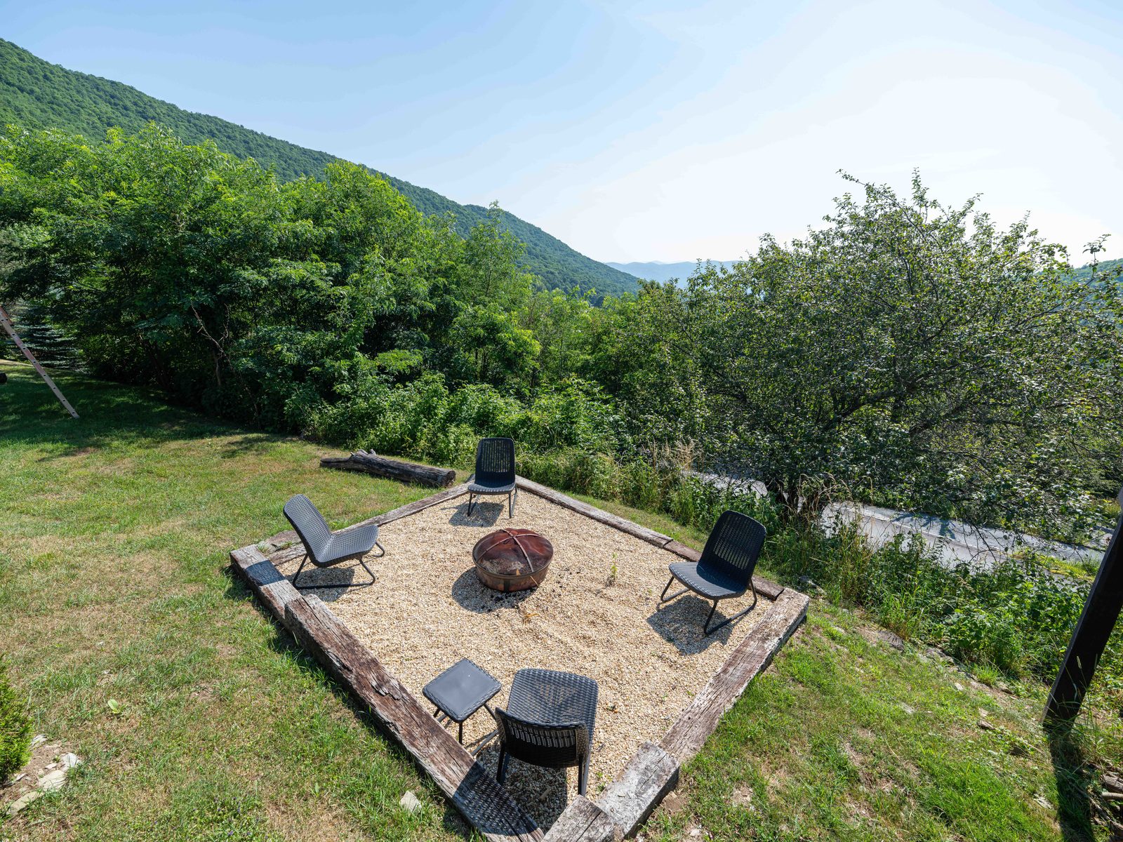 Fire pit seating area with mountain views