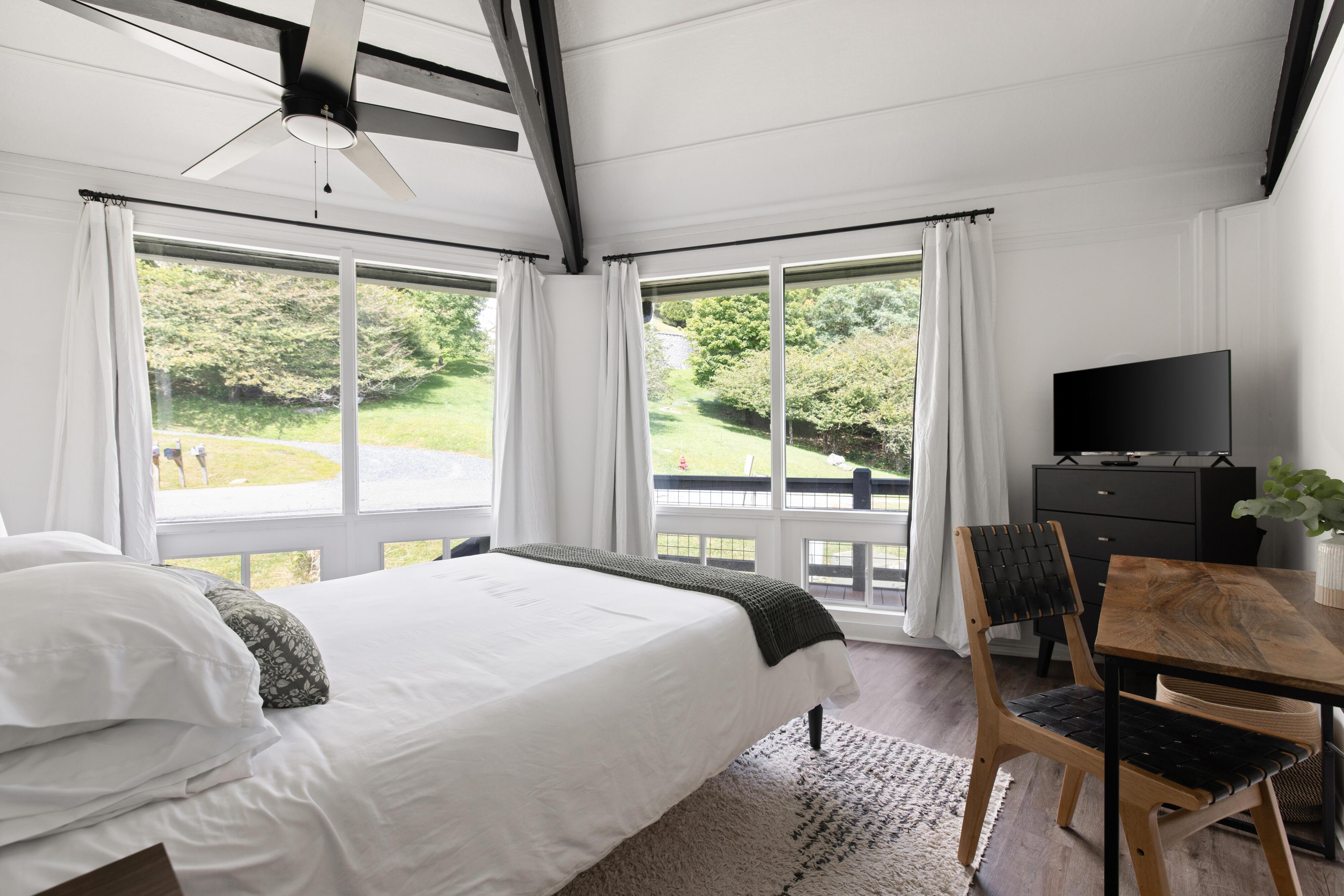 Queen bedroom with desk
