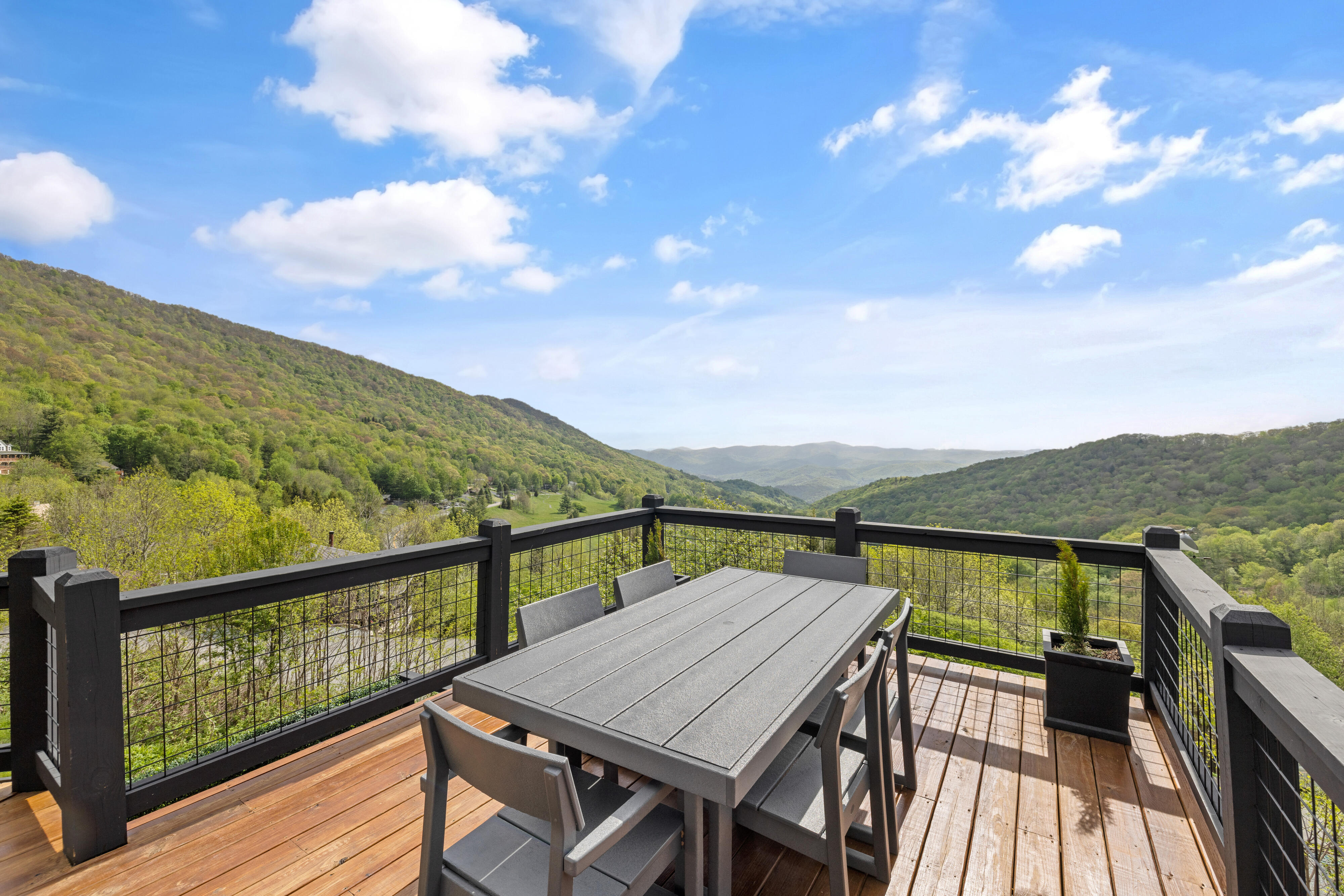 Outdoor dining for 6